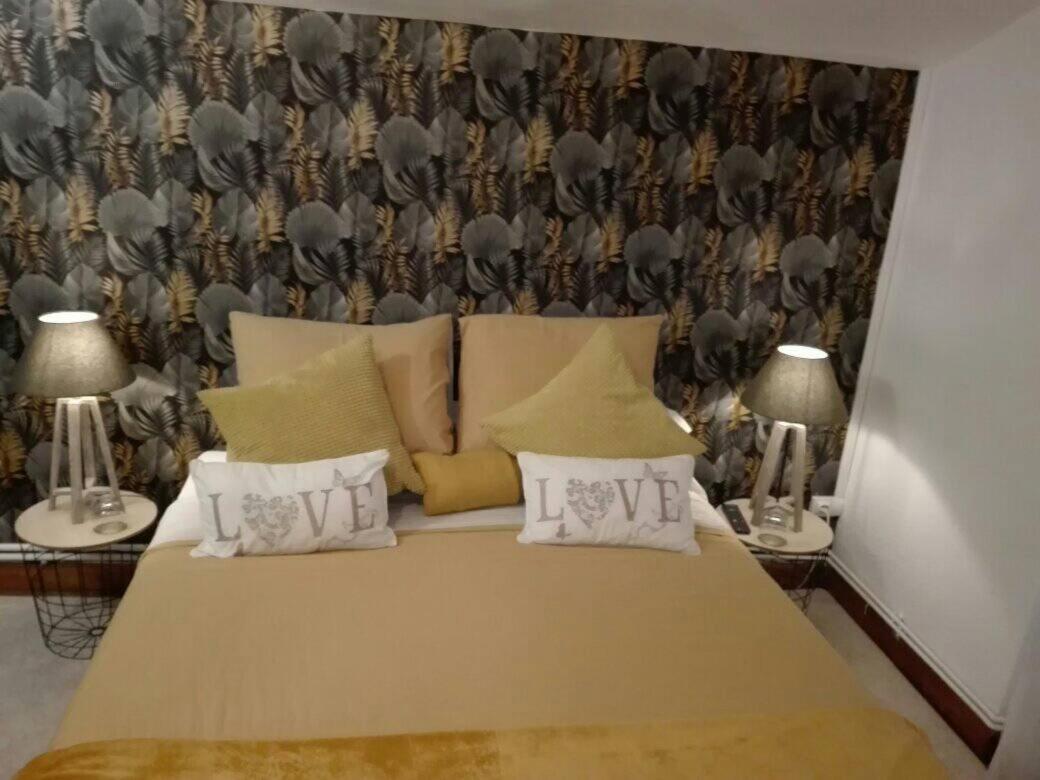 L'Esquilon Chambre D'Hote Panzió Thiat Kültér fotó