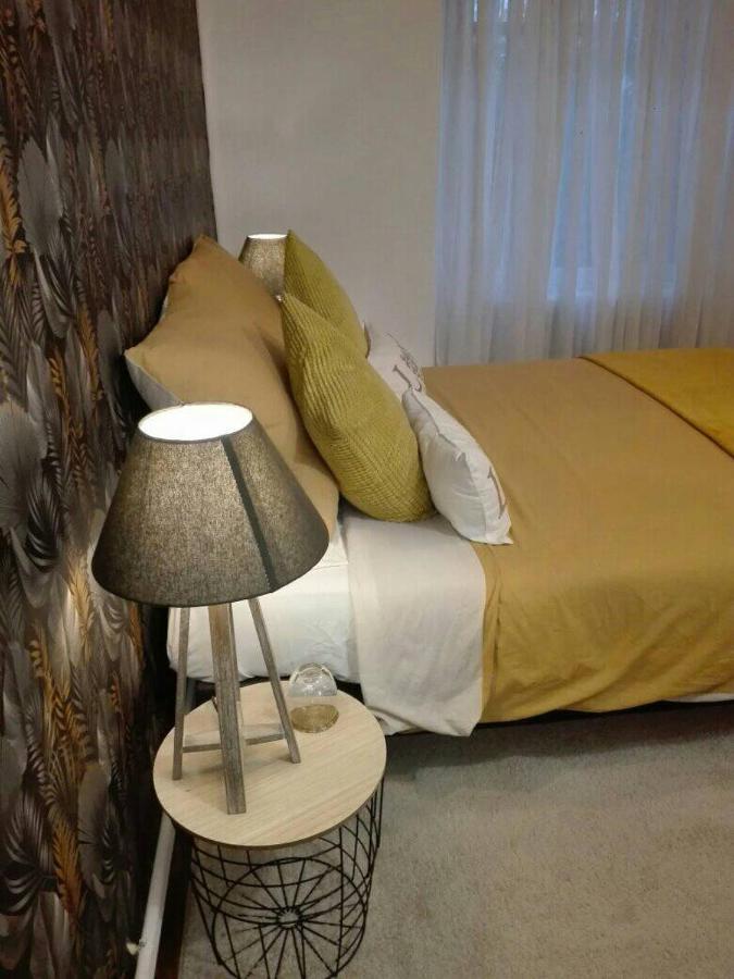 L'Esquilon Chambre D'Hote Panzió Thiat Kültér fotó