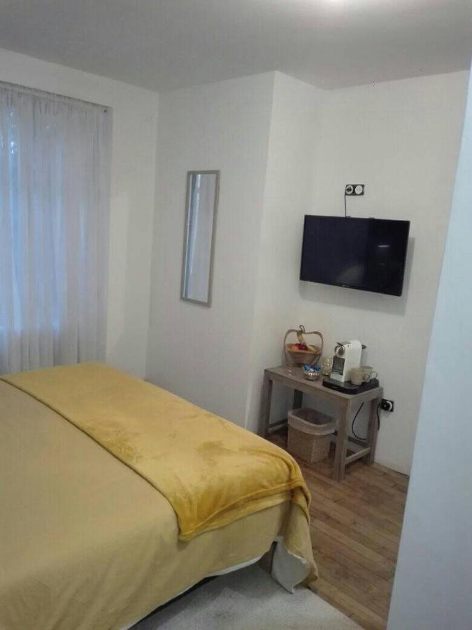 L'Esquilon Chambre D'Hote Panzió Thiat Kültér fotó