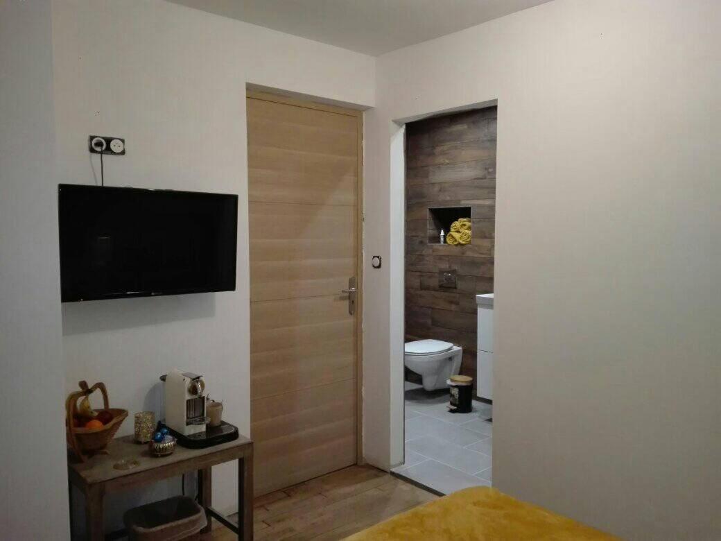 L'Esquilon Chambre D'Hote Panzió Thiat Kültér fotó